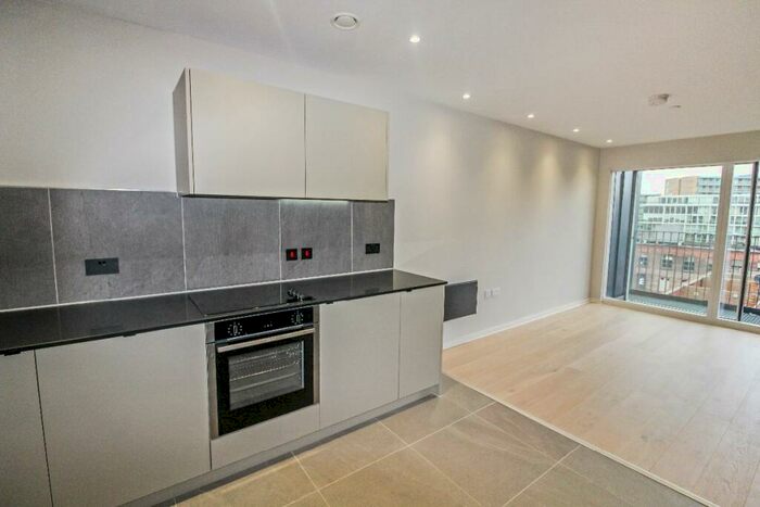 2 Bedroom Apartment To Rent In City Gardens, M15