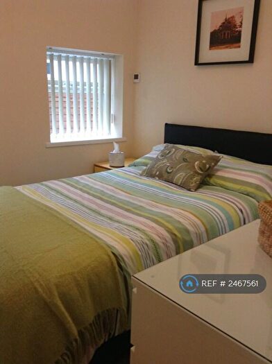 3 Bedroom Flat To Rent In De La Pole Avenue, Hull, HU3