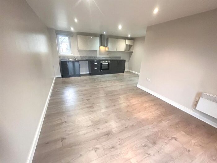 2 Bedroom Flat To Rent In Paddock Way, Hinckley, Leicestershire, LE10