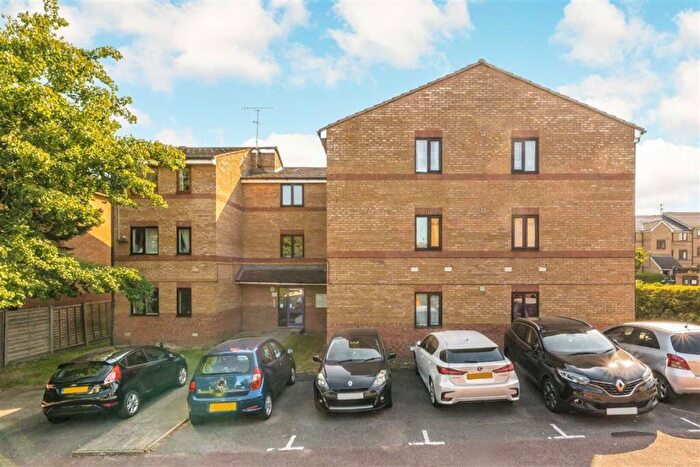 1 Bedroom Flat For Sale In Draycott Close, Cricklewood, NW2