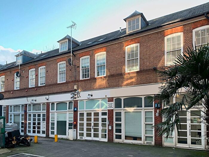 1 Bedroom Studio To Rent In Kilburn, London, NW6