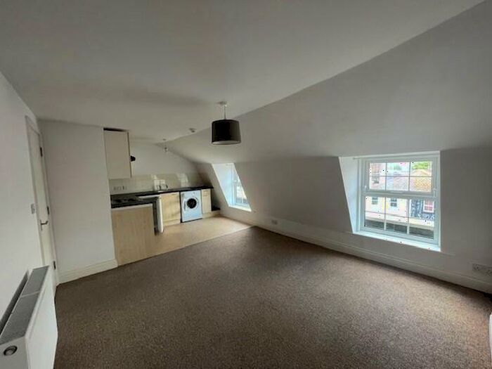 2 Bedroom Flat To Rent In Pleydell Gardens, Folkestone, CT20