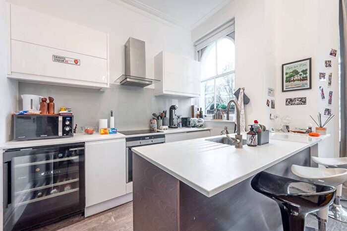 1 Bedroom Flat For Sale In Aldridge Road Villas, Notting Hill, London, W11