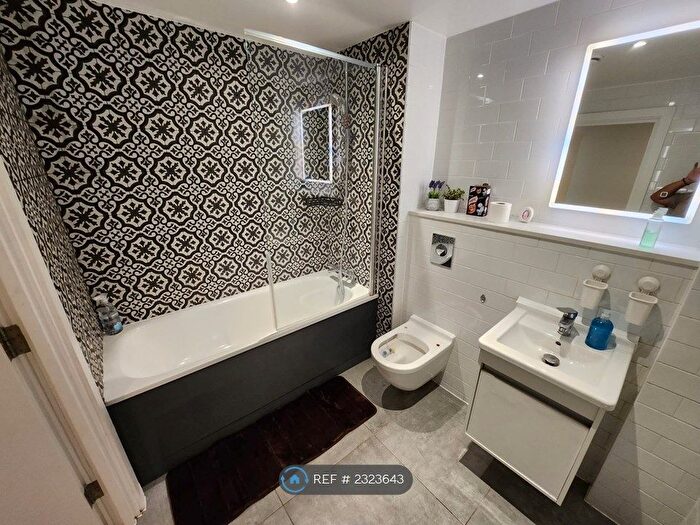 3 Bedroom Flat To Rent In Mill Apartments, London, SE13
