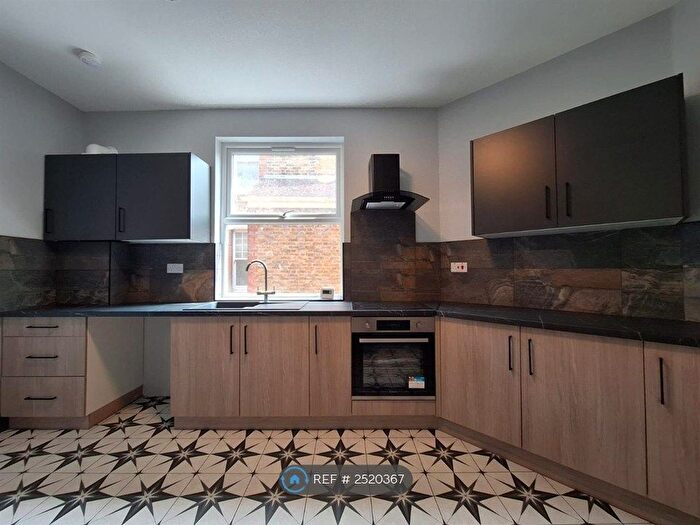 2 Bedroom Flat To Rent In Queen Anne Avenue, Bromley, BR2