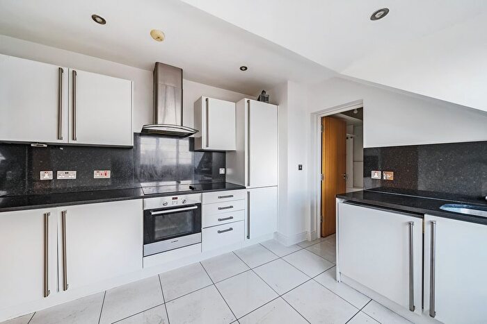 2 Bedroom Flat To Rent In Finchley Road, London, NW3