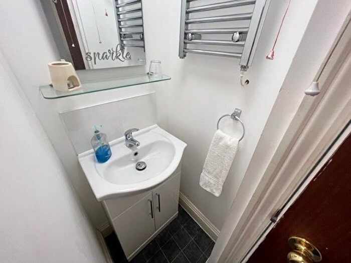 Studio To Rent In Sea Road, Boscombe, Bournemouth, BH5