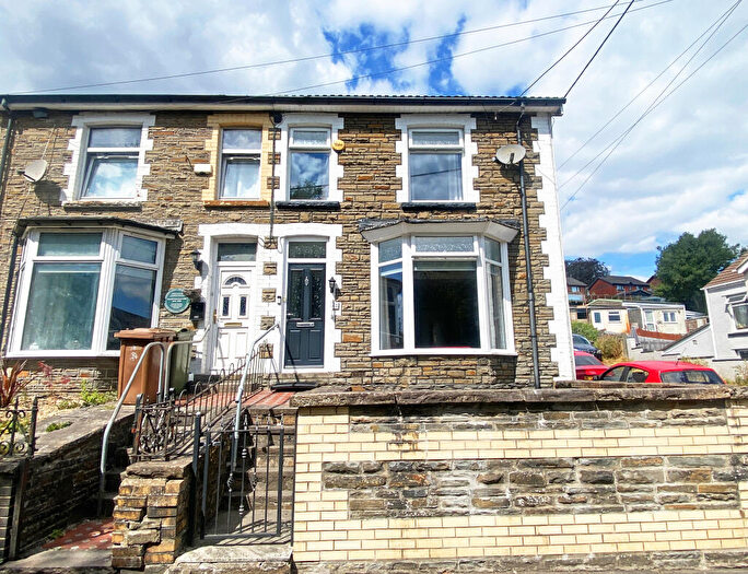 4 Bedroom End Of Terrace House For Sale In Brynavon Terrace, Hengoed, CF82