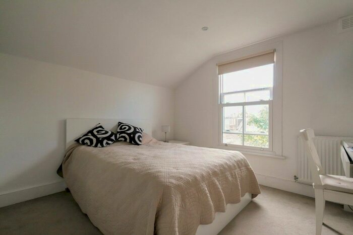 Studio To Rent In Amott Road, London, SE15