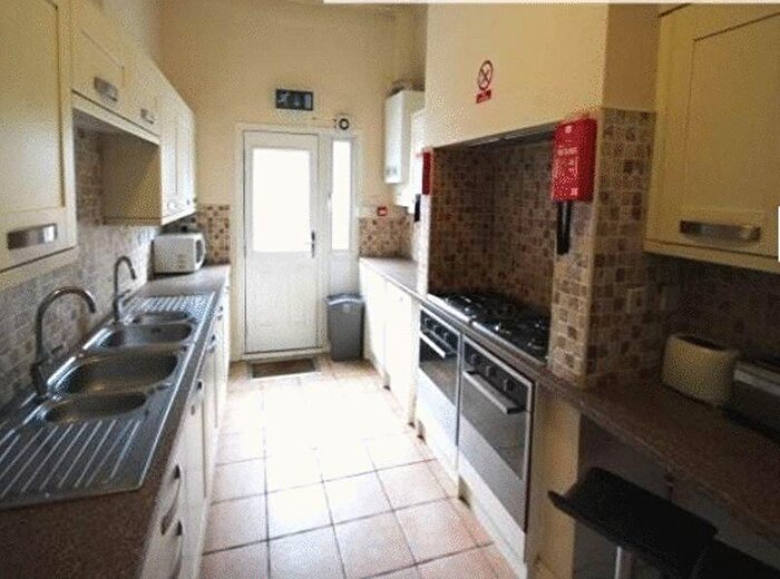 8 Bedroom House To Rent In Burley Road, Leeds, LS3