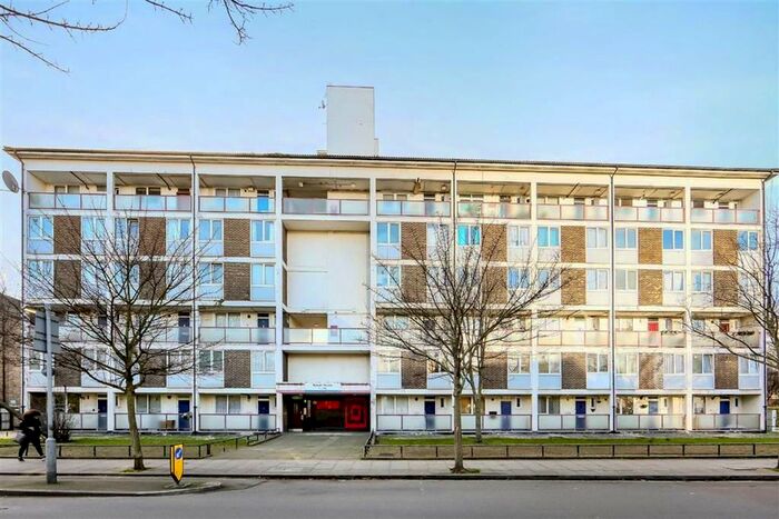 3 Bedroom Flat To Rent In Harper Road, London, SE1