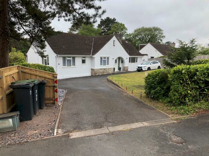 3 Bedroom Detached Bungalow To Rent In Bedroom Detached Bungalow In Ferndown, BH24