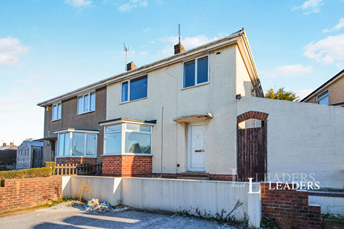 3 Bedroom Semi Detached House To Rent In Harrogate Crescent, DE21