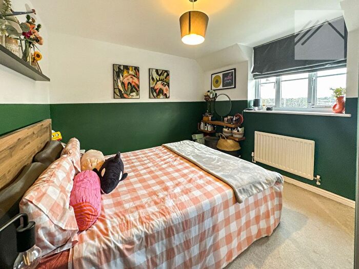 2 Bedroom Flat For Sale In Pepys Court, Wickford, SS12
