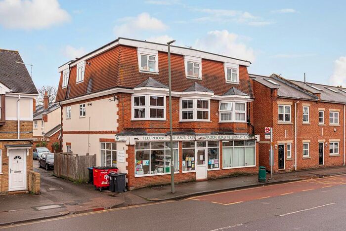 2 Bedroom Flat To Rent In Walton Road, West Molesey, KT8