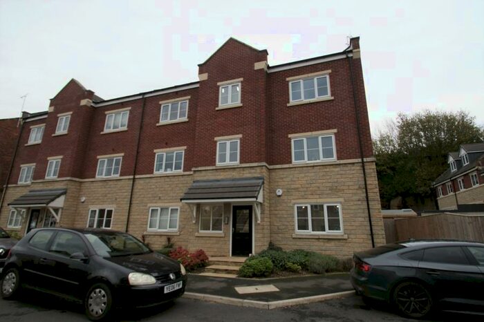 2 Bedroom Apartment To Rent In Horsforde View, Leeds, LS13