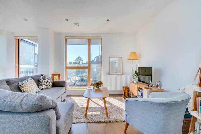 2 Bedroom Flat To Rent In Fresco House, Southampton Way, London, SE5