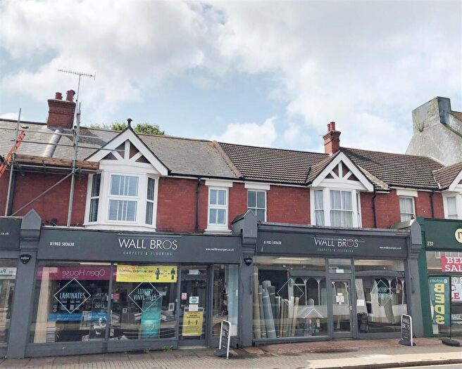 2 Bedroom Flat To Rent In Tarring Road, Worthing, BN11