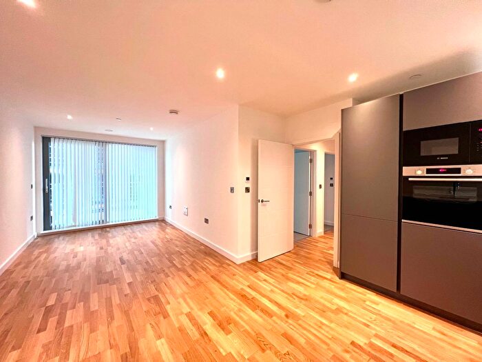 2 Bedroom Flat To Rent In Apartment, York Road, London, SW11