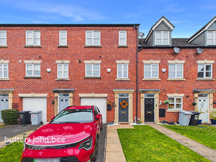 3 Bedroom Semi Detached House For Sale In Ursuline Way, Crewe, CW2