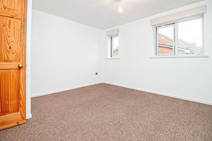 1 Bedroom Terraced House To Rent In Redwood Way, Barnet, EN5