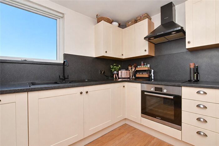 1 Bedroom Flat For Sale In Lavender Avenue, Worcester Park, Surrey, KT4
