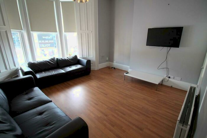 5 Bedroom Ground Maisonette To Rent In Portland Terrace, Newcastle Upon Tyne, NE2