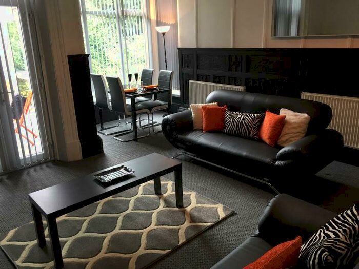 3 Bedroom Flat To Rent In - North Grange Road, LS6