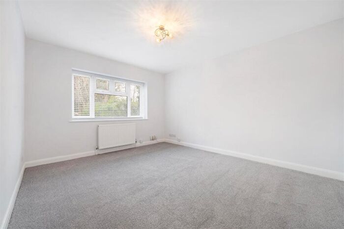 2 Bedroom Flat To Rent In Avenue Road, Penge, London, SE20