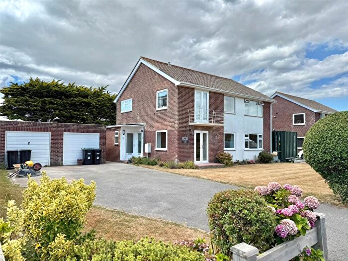 2 Bedroom Apartment For Sale In Cornwallis Road, Milford On Sea, Lymington, Hampshire, SO41