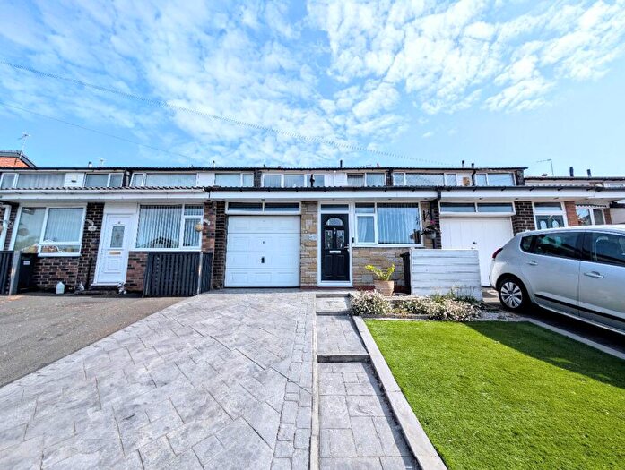 3 Bedroom Town House For Sale In Bollin Close, Kearsley, Bolton, BL4