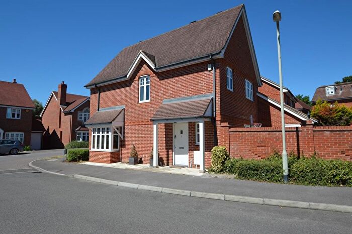 3 Bedroom Detached House To Rent In Songbird Close, Shinfield, Reading, Berkshire, RG2