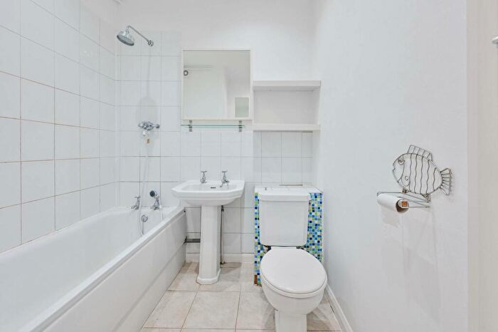 1 Bedroom Flat To Rent In Highbury New Park, Islington, London, N5