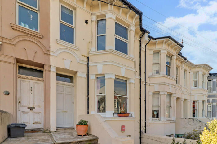 1 Bedroom Flat To Rent In Top Floor Flat, De Montfort Road, Brighton, East Sussex, BN2
