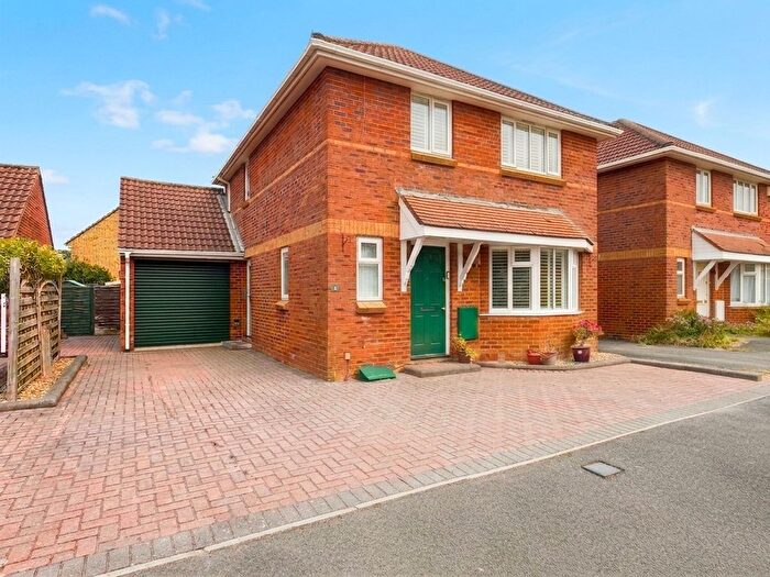 3 Bedroom Detached House For Sale In Buttercup Close, Hythe, SO45