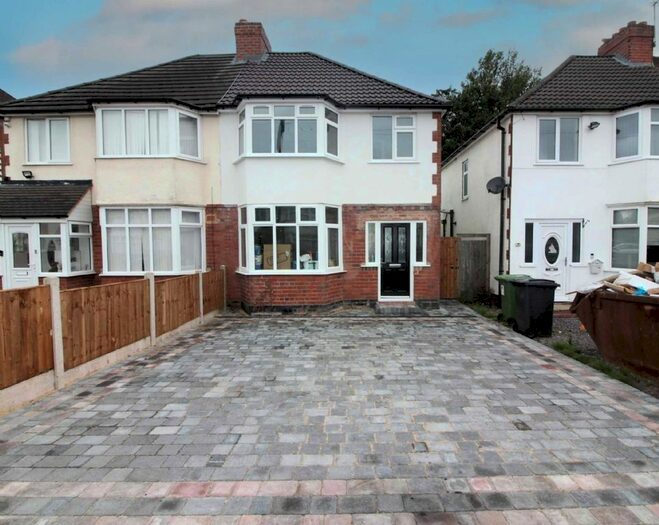 3 Bedroom Semi-Detached House To Rent In Prestwood Avenue, Wednesfield, Wolverhampton, WV11