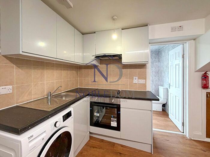 Studio To Rent In Hanworth Road, Hounslow, TW3