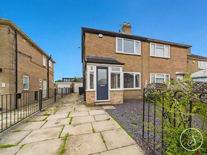2 Bedroom Semi-Detached House To Rent In Lulworth View, Leeds, LS15