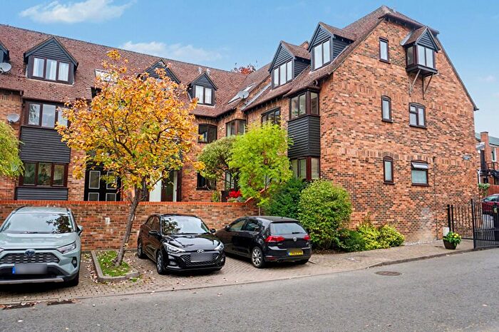 2 Bedroom Flat For Sale In Copyground Lane, Copyground Court Copyground Lane, HP12
