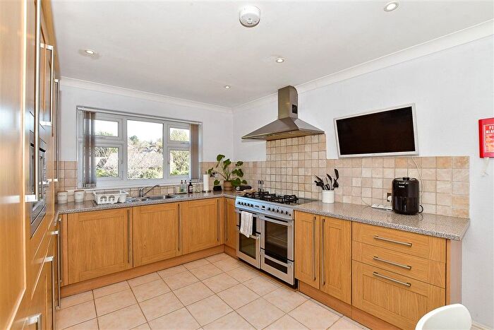 2 Bedroom Detached Bungalow For Sale In London Road, Hythe, Kent, CT21