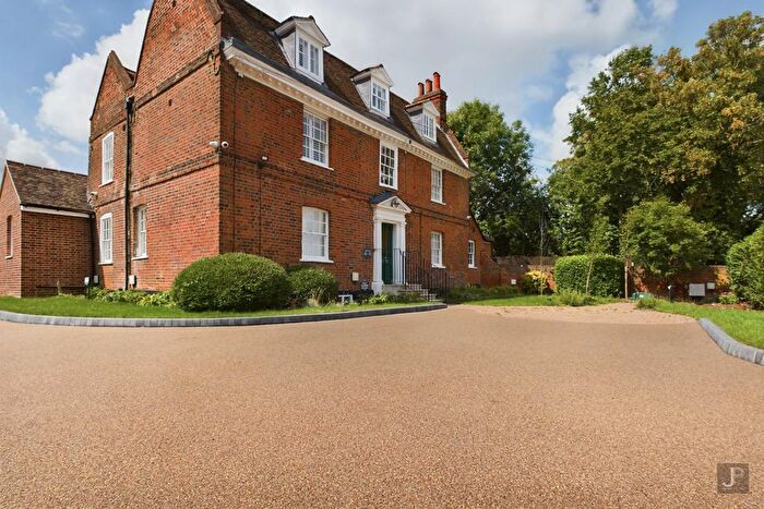 1 Bedroom Flat To Rent In Warley Street, Great Warley, Brentwood, CM13