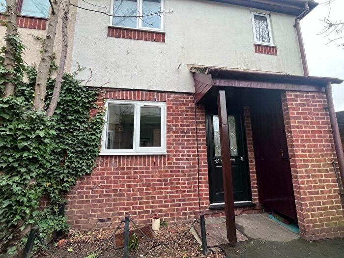 1 Bedroom Terraced House For Sale In Holden Close, Dagenham, RM8
