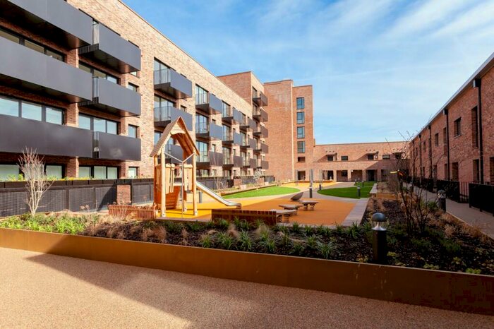 3 Bedroom Apartment To Rent In Auckland Road, London, E10