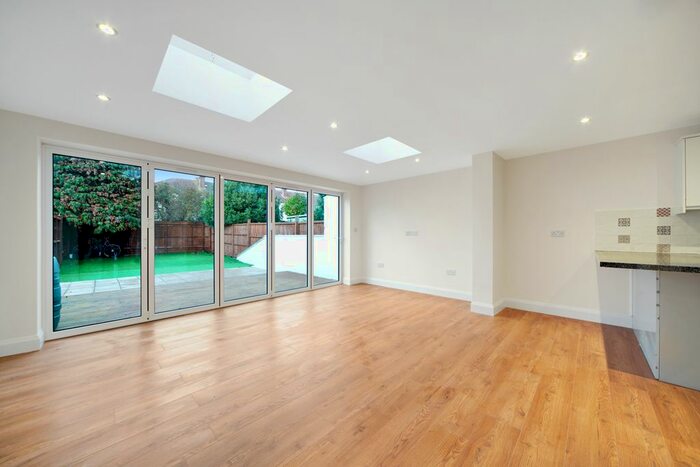 4 Bedroom End Of Terrace House To Rent In Grayscroft Road, London, SW16