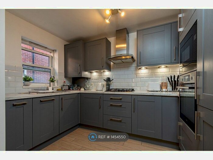 1 Bedroom Flat To Rent In Elm Road, Redhill, RH1