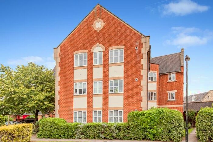 2 Bedroom Apartment To Rent In Bennett Crescent, Oxford, OX4