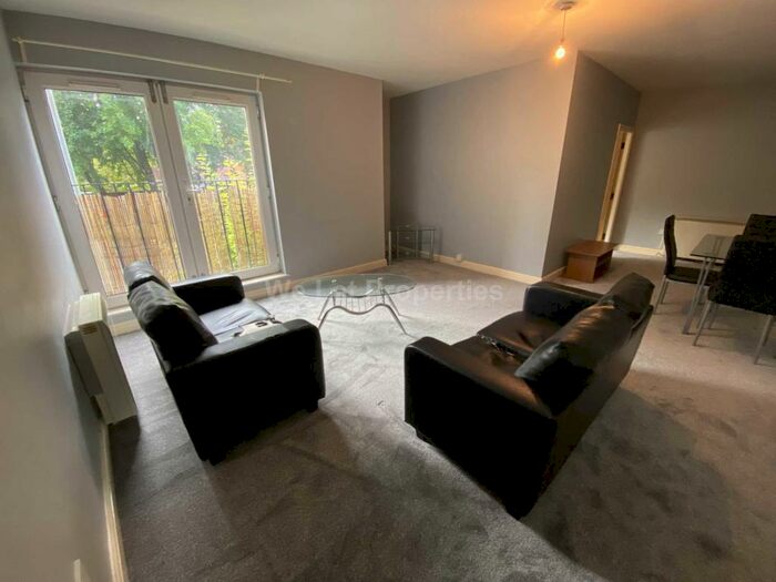 3 Bedroom Apartment To Rent In Richmond Court, Salford, M3