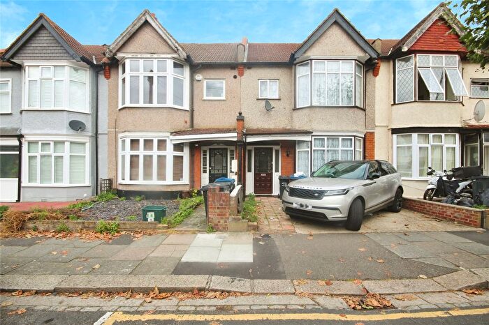 1 Bedroom Flat To Rent In Melrose Avenue, Mitcham, Surrey, CR4