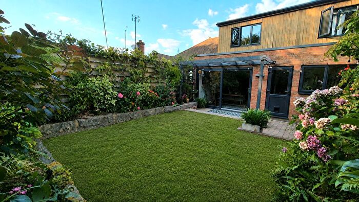 4 Bedroom Semi-detached House For Sale In Cavendish Drive, Tunbridge Wells, TN2