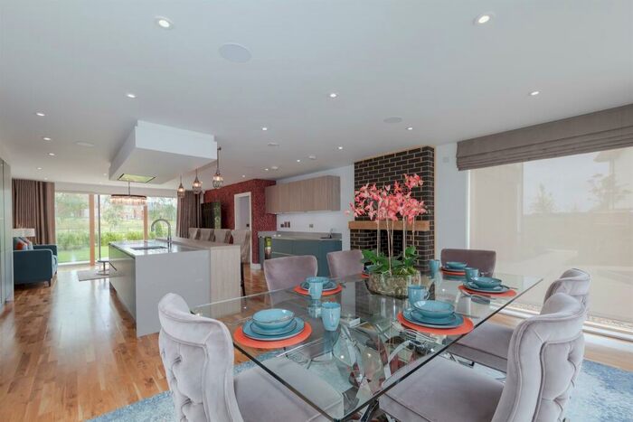 4 Bedroom Detached House For Sale In Otter Way, Hampton Water, Peterborough, PE7